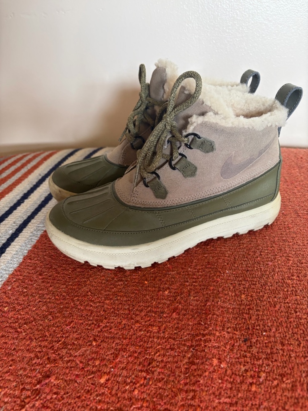 Nike Woodside Chukka 2 Womens Size 7 Light Taupe Bone Boots PERFECT